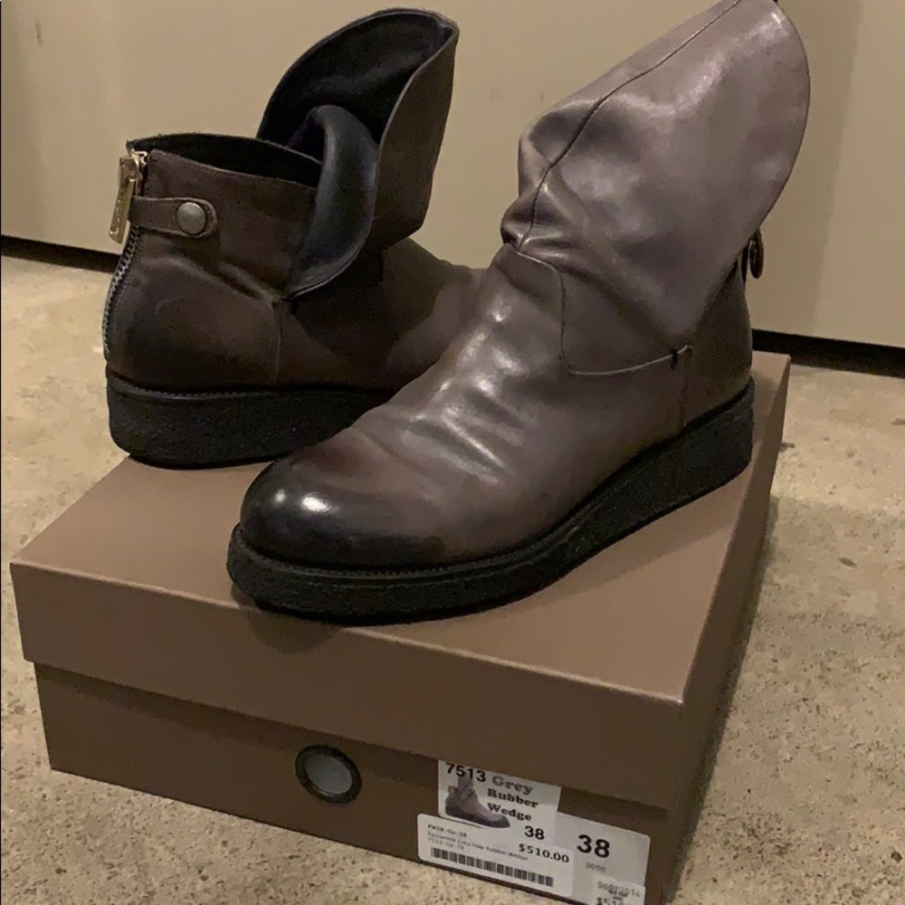 Grey & black Pantanetti boots